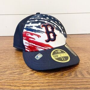 NEW ERA MENS BOSTON RED SOX 59FIFTY LOW PROFILE 4TH OF JULY 22 FITTED HAT 60.6cm